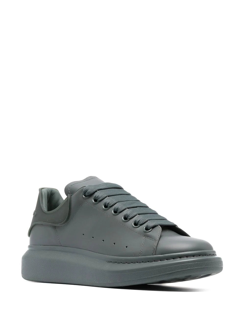 Tenis Alexander McQueen con agujetas oversize