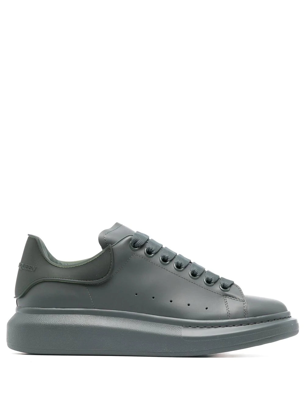 Tenis Alexander McQueen con agujetas oversize