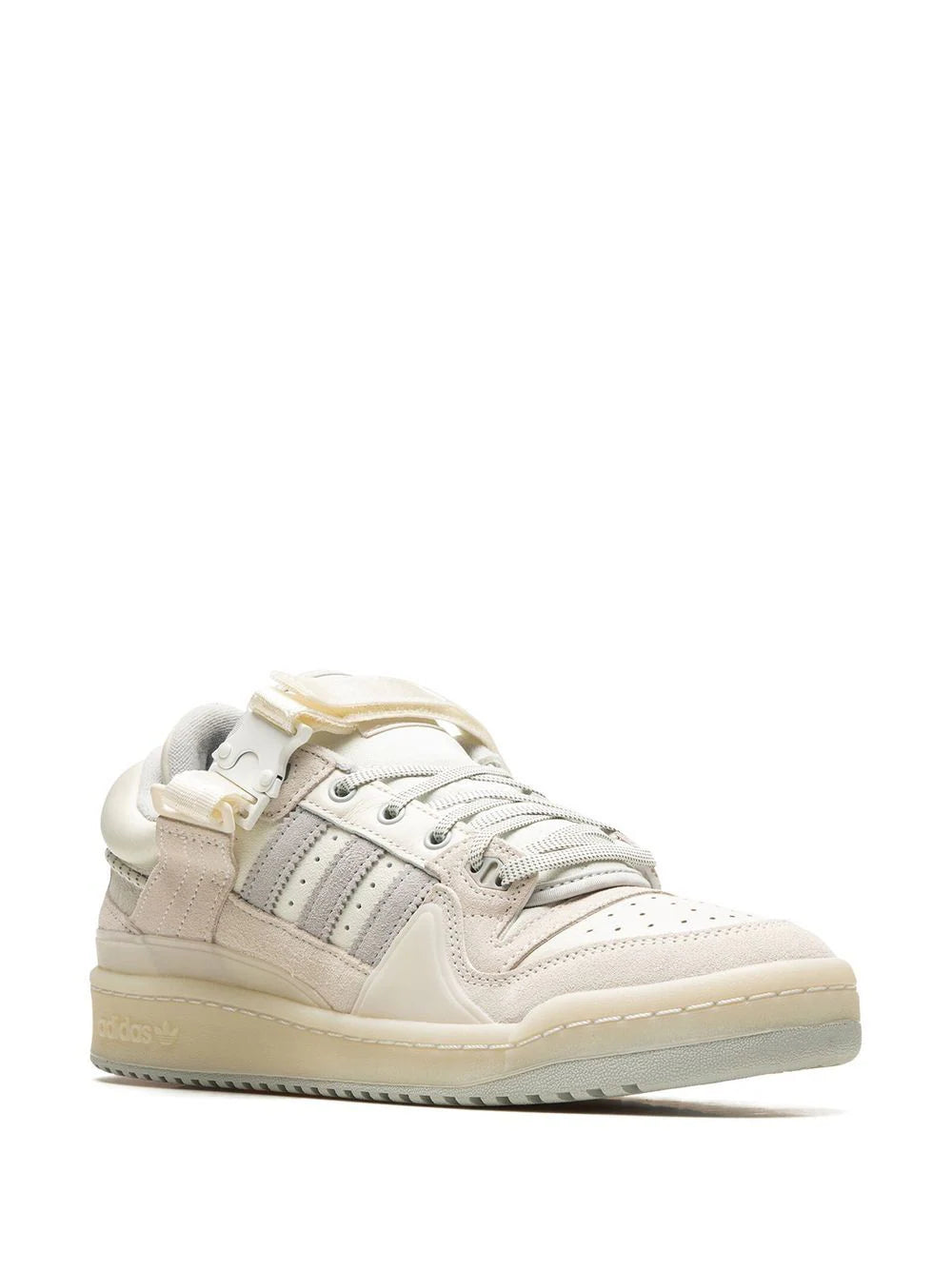 Tenis Forum Buckle Low "White" de adidas x Bad Bunny