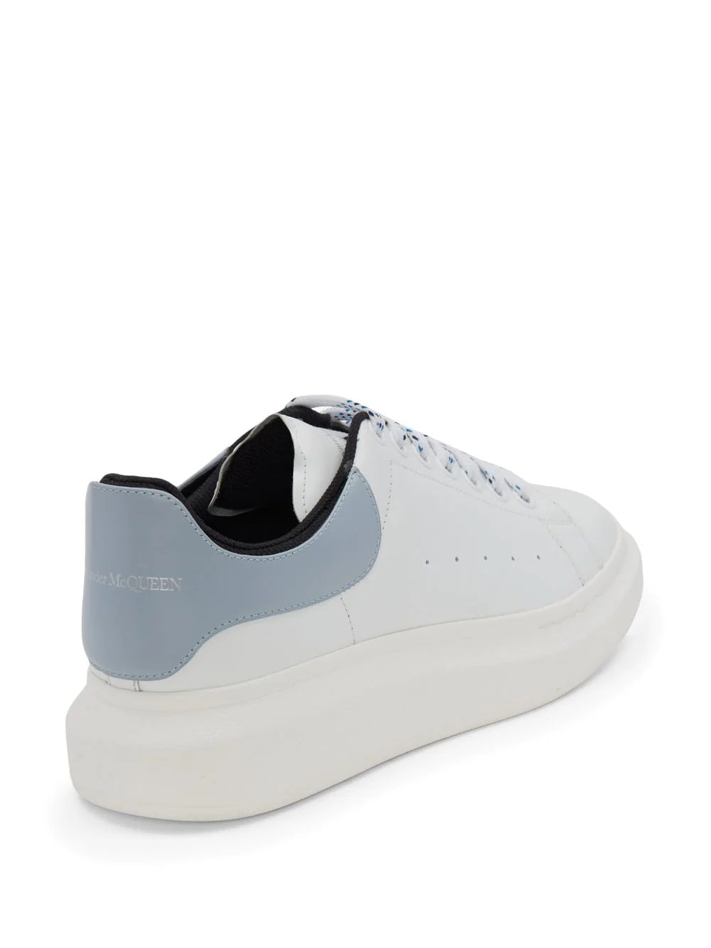 Tenis Alexander McQueen con agujetas y logo estampado