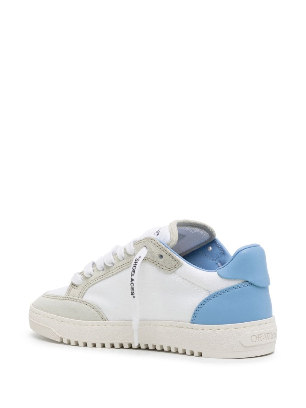 Tenis Off-White con agujetas y parche del logo