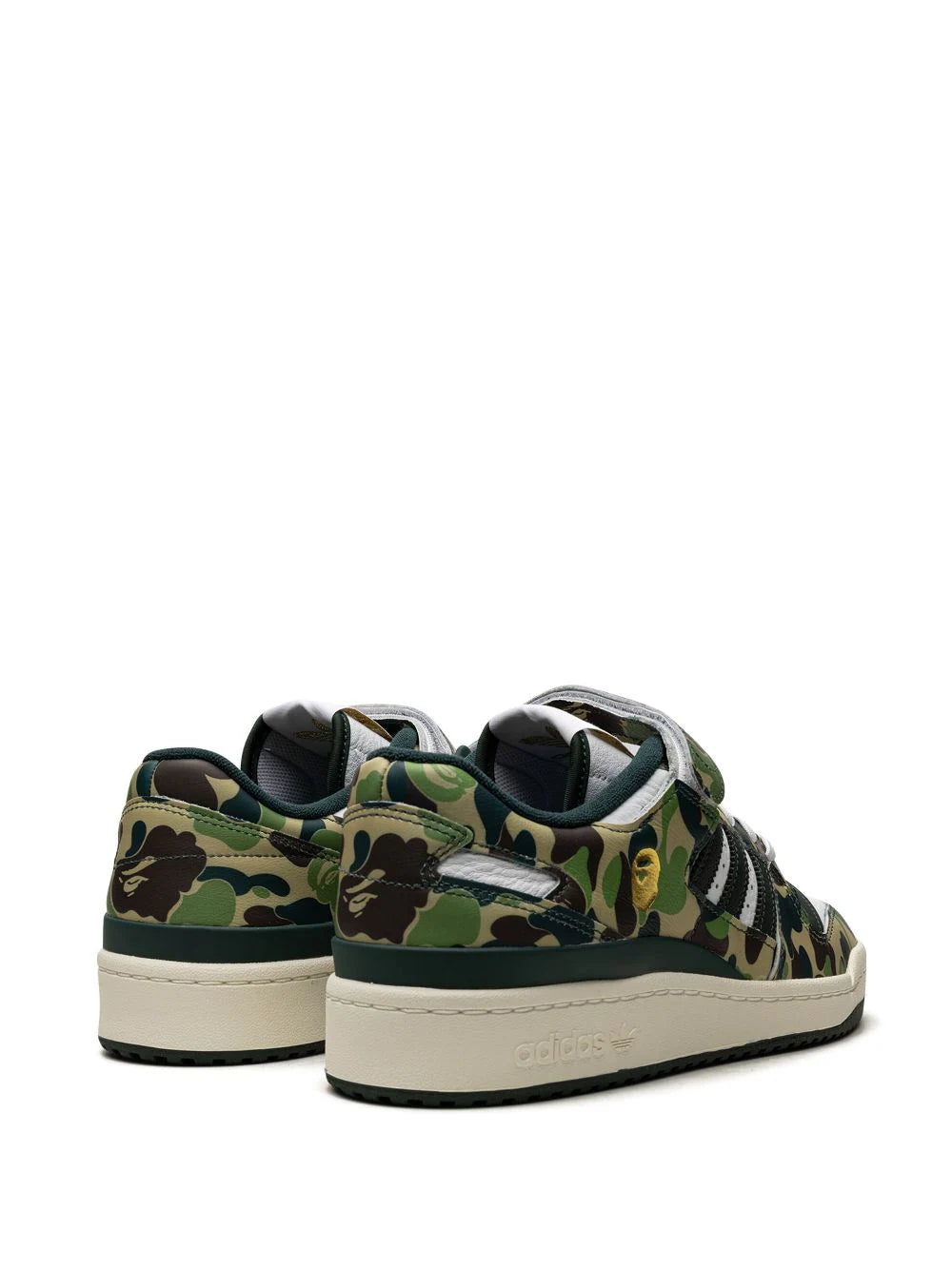 Tenis Forum 84 Low "30th Anniversary Green Camo" de adidas x BAPE