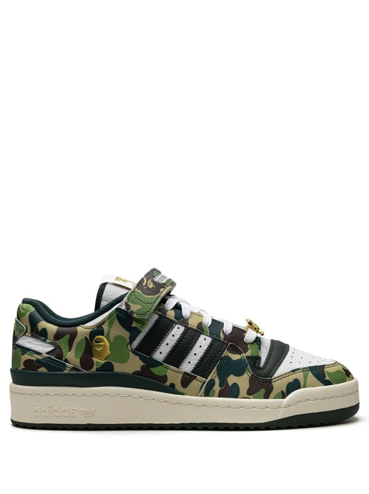 Tenis Forum 84 Low "30th Anniversary Green Camo" de adidas x BAPE