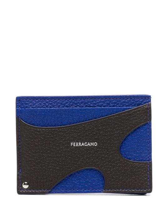 Ferragamo tarjetero con detalle de aberturas