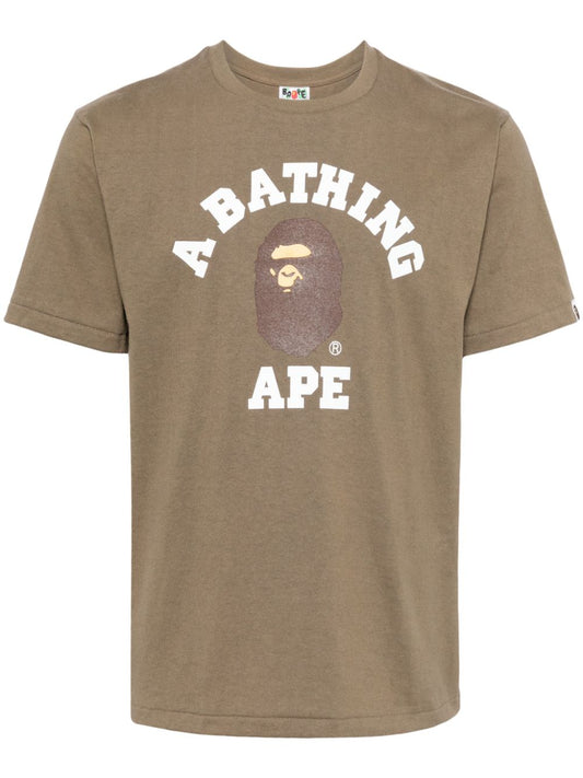 A BATHING APE® playera College