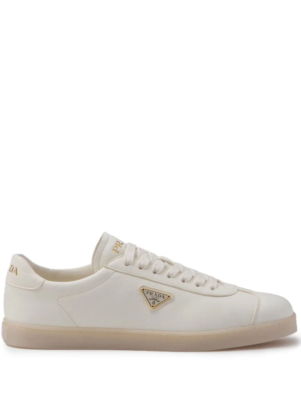 Prada tenis con logo en relieve