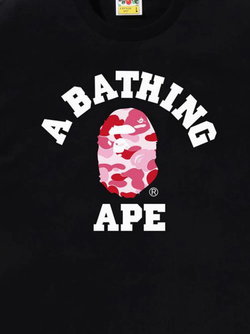 A BATHING APE® playera ABC Camo College