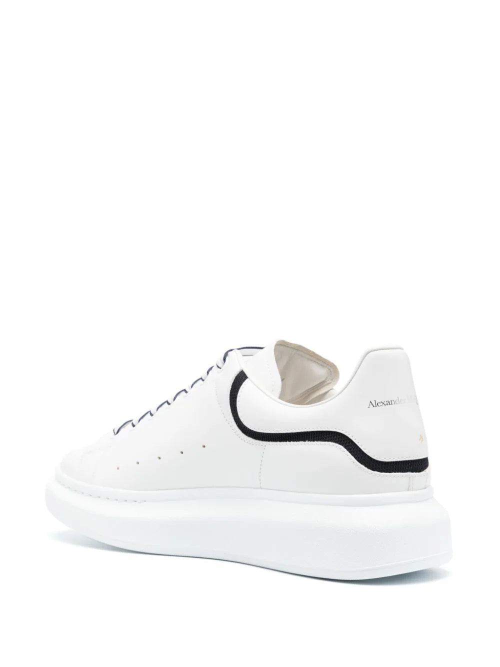 Alexander McQueen tenis con agujetas oversize