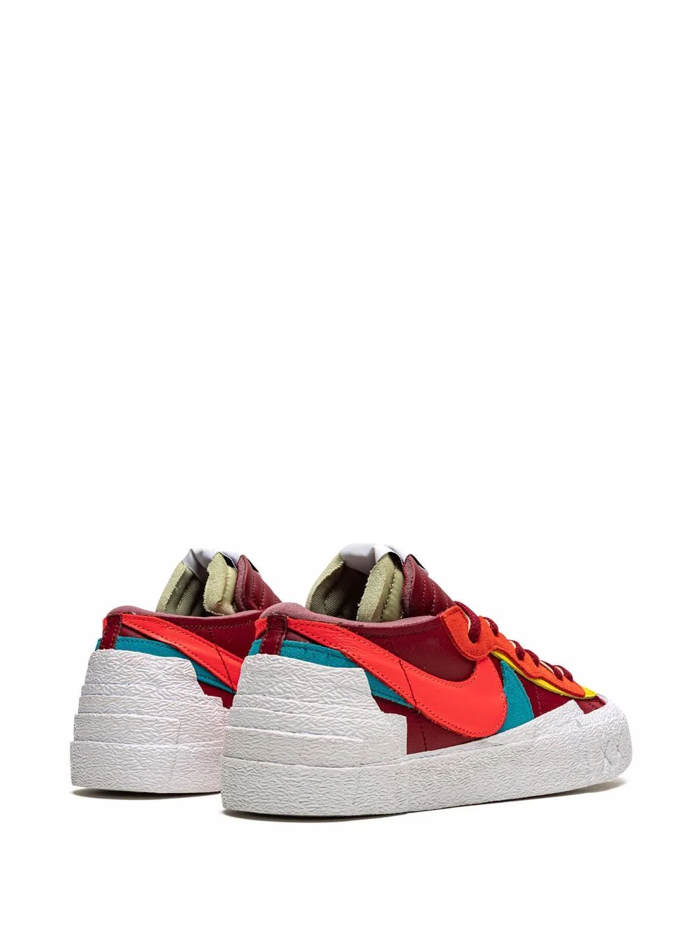 Nike tenis Blazer Low de Nike x Sacai x KAWS