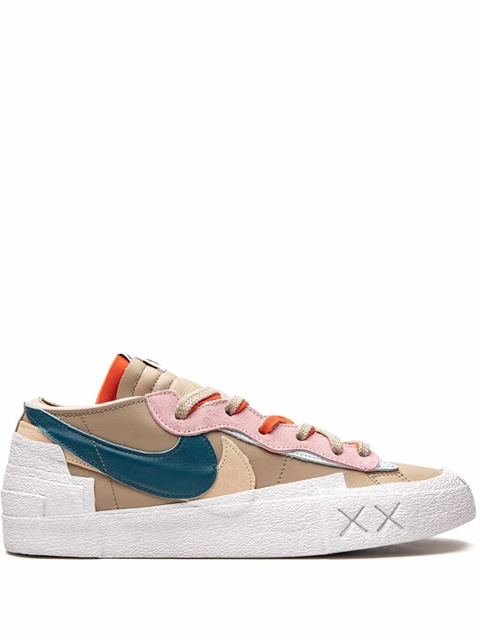 Nike tenis Blazer Low de Nike x Sacai x KAWS