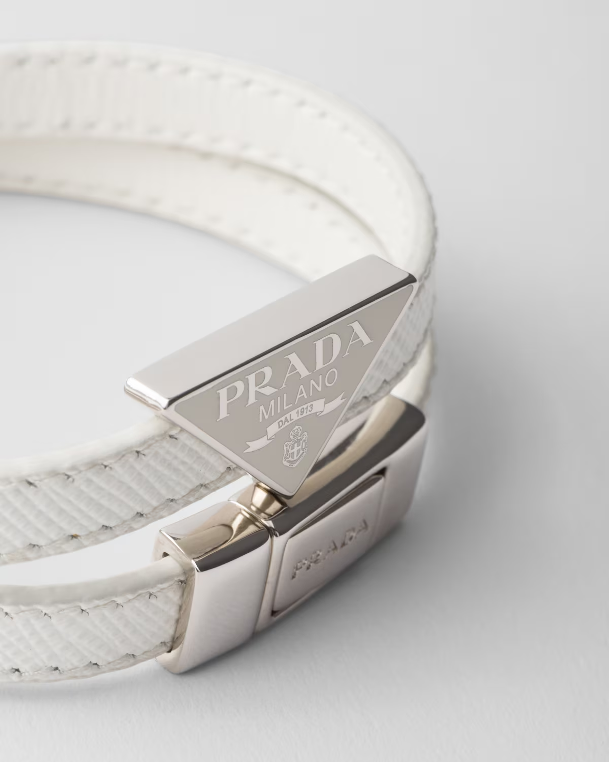 Prada Brazalete de piel Saffiano