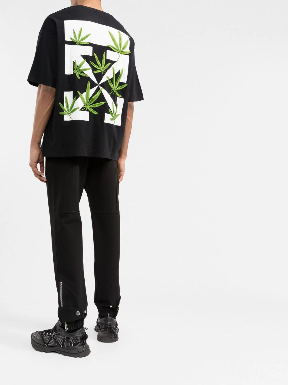 Playera Off-White con estampado gráfico