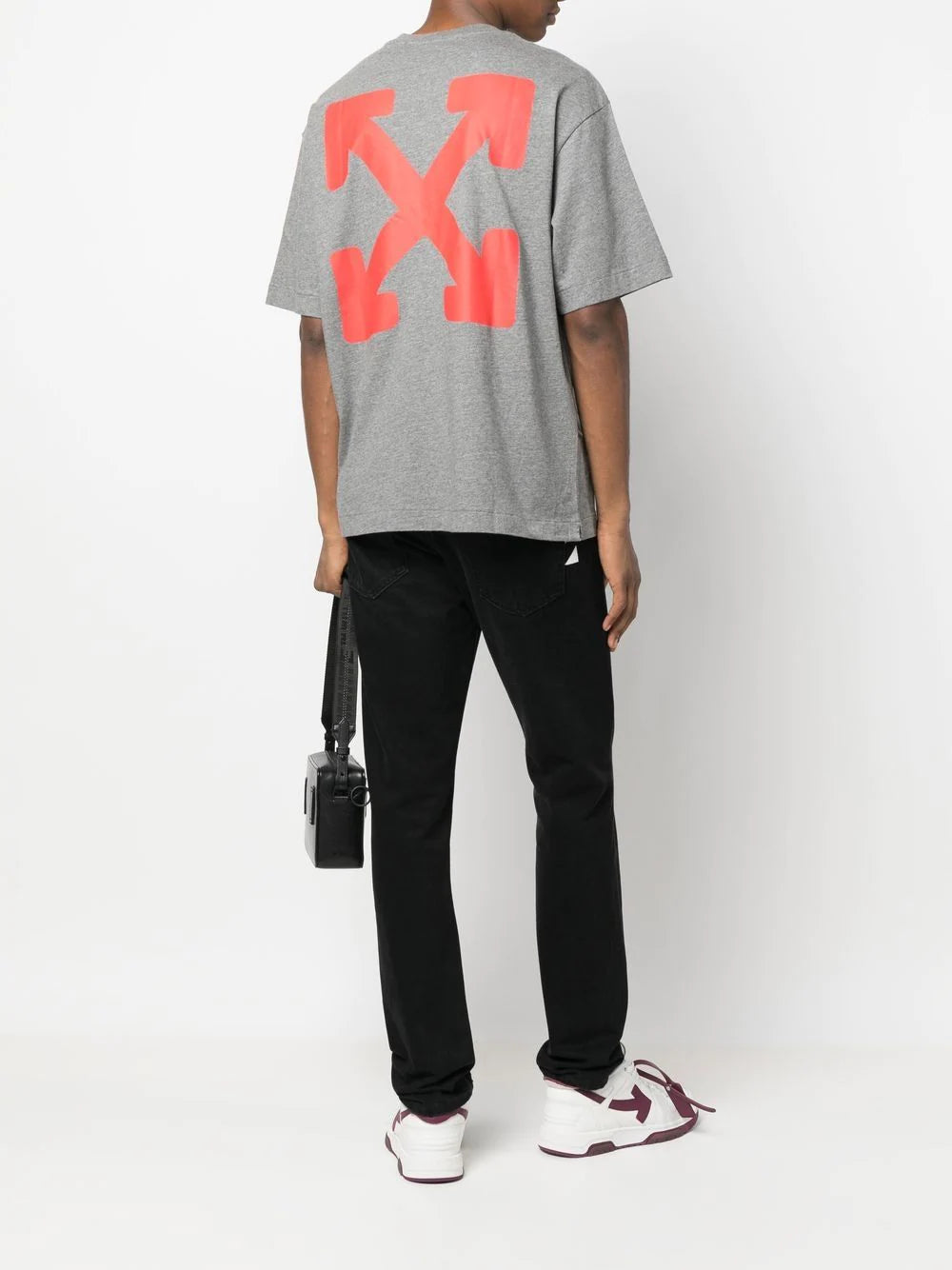 Playera Off-White con eslogan estampado